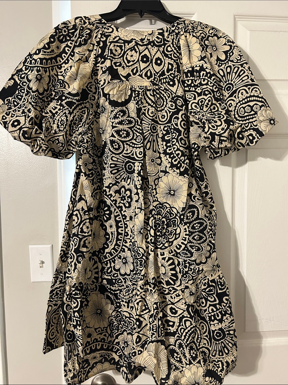 Umgee Black and Cream Floral Babydoll Dress for women. Boutique bought - Picture 5 of 5